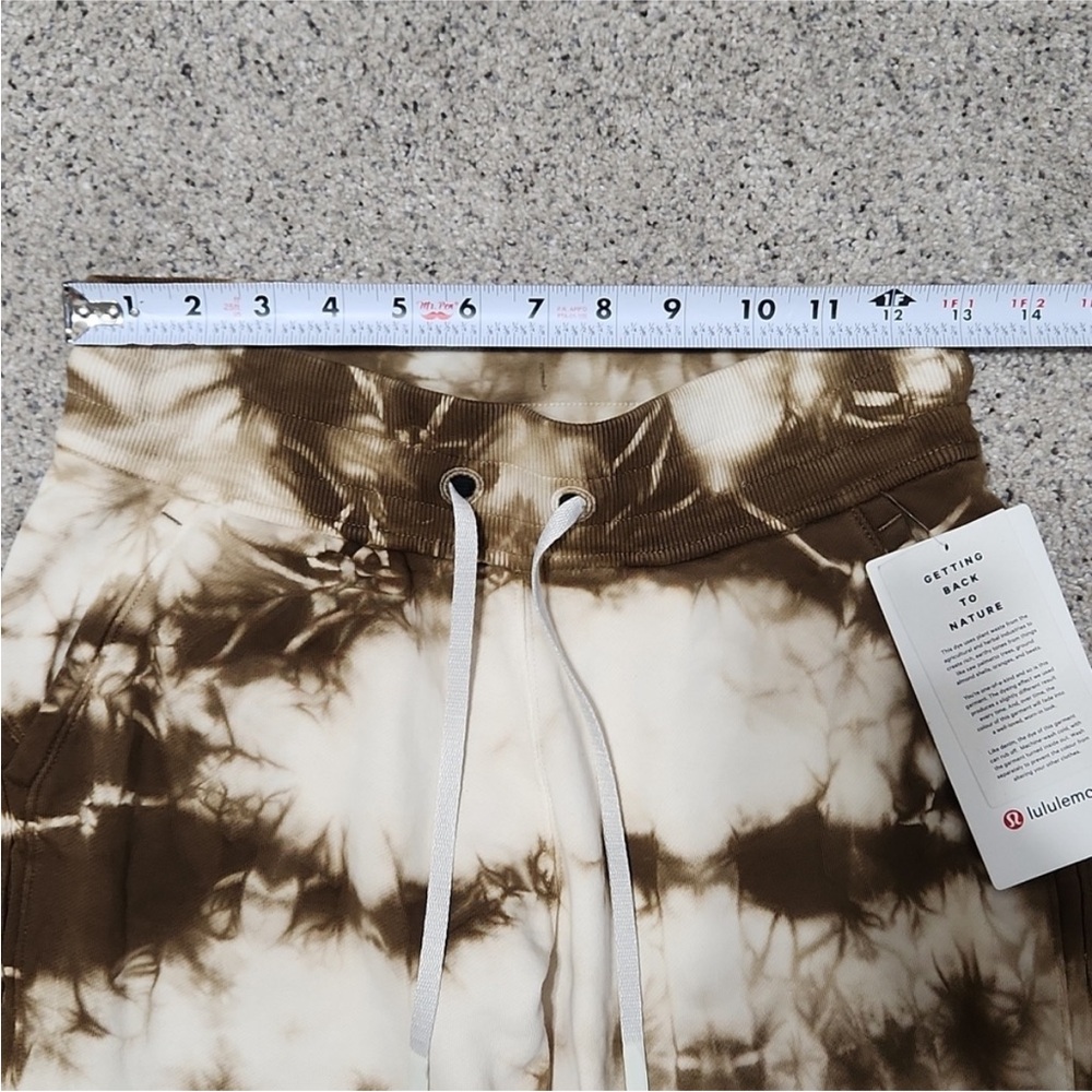 NWT Lululemon Athletica Warm Down Jogger in Earth Dye Sand Tie Dye Women’s sz 6 - Picture 11 of 12